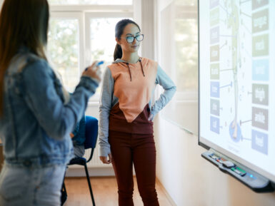 Pourquoi adopter un tableau blanc interactif dans votre établissement éducatif ?