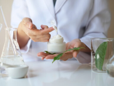 Comment choisir un laboratoire cosmétique adapté à vos besoins ?