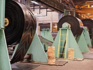 Caoutchouc et multi-matériaux : l’injection hybride pour les applications industrielles