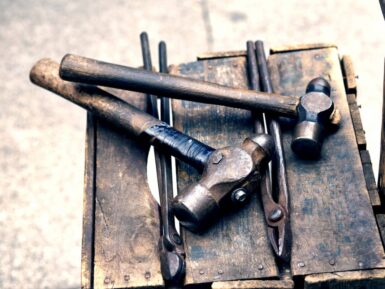 Maréchal-ferrant : tout ce qu’il vous faut pour vous équiper correctement